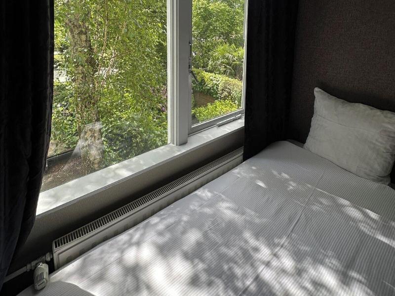 Vondel Garden Hotel image