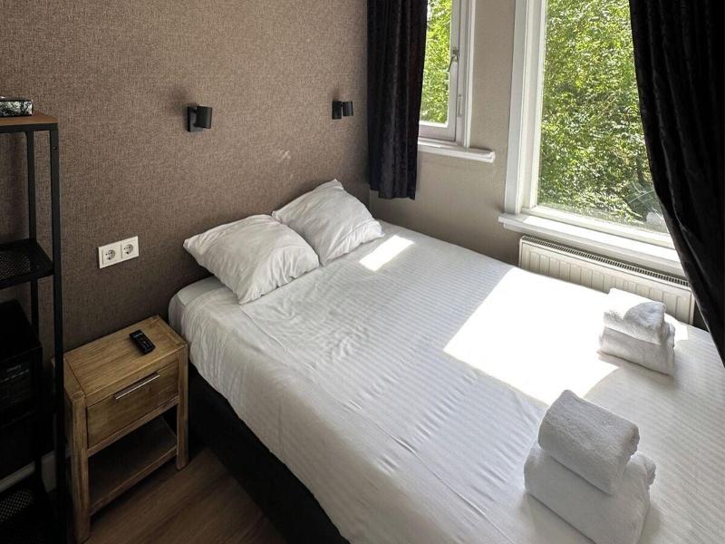 Vondel Garden Hotel image