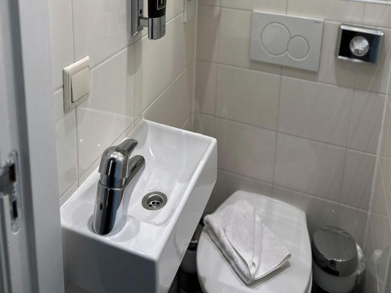 Vondel Garden Hotel image