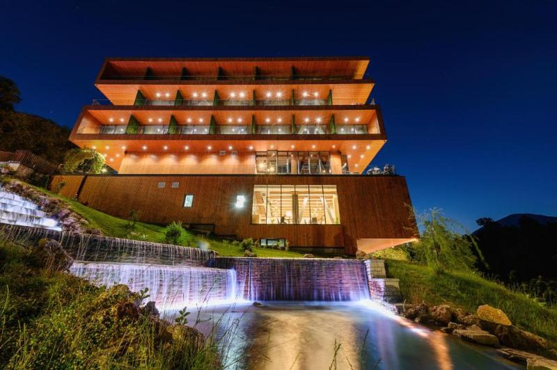 General view of Uji I Ftohte Hotel