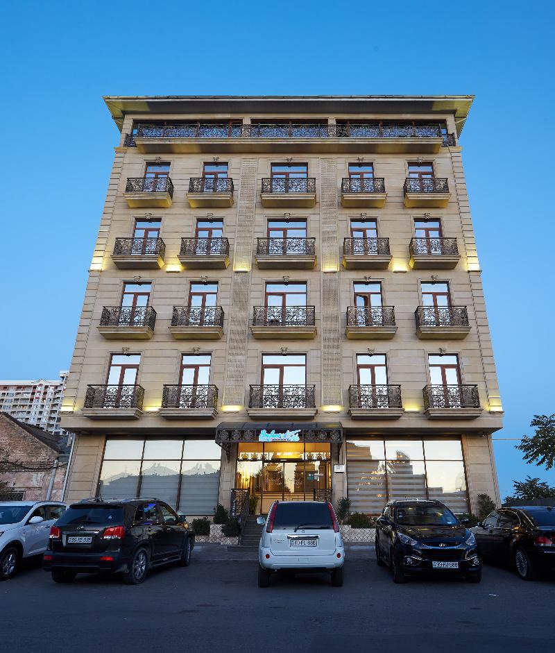 Boulevard Side Hotel