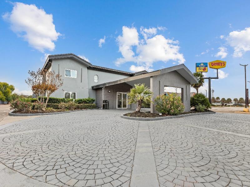 Super 8 By Wyndham Texas City image