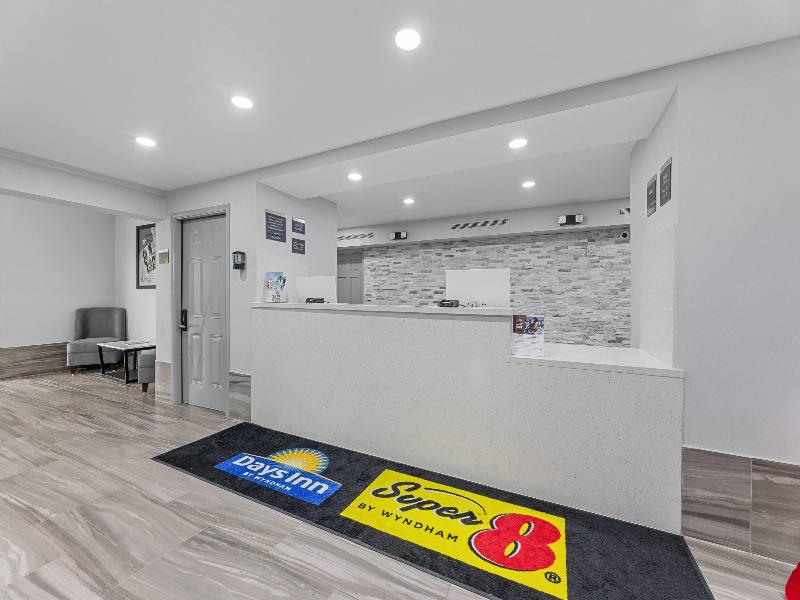 Super 8 By Wyndham Texas City image