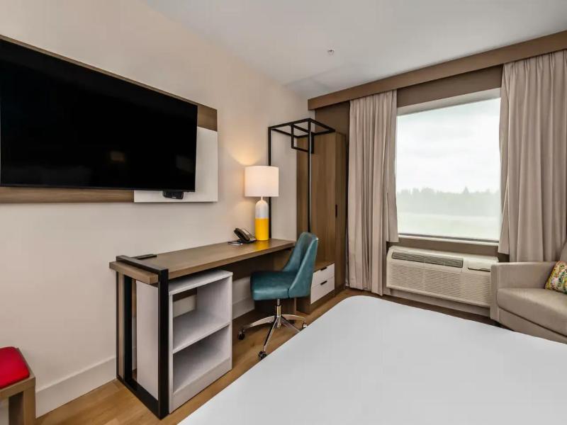 Comfort Inn & Suites Cochrane ON image