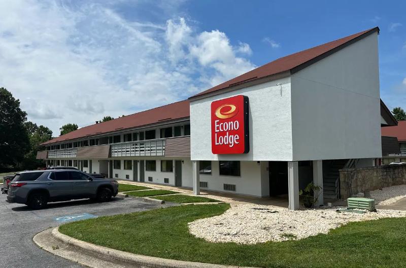 Econo Lodge Hickory image