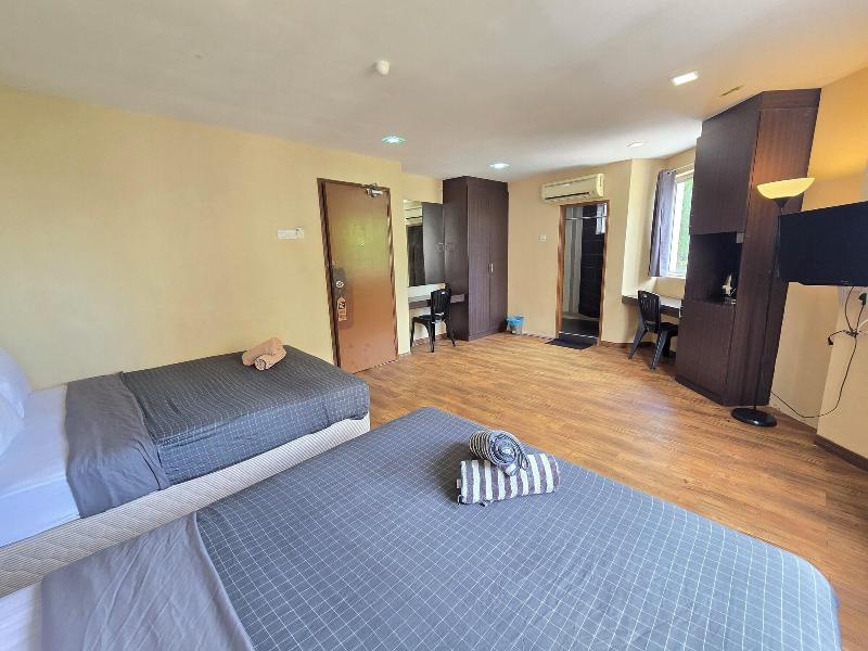 Fast Hotel Melaka By Zuzu image