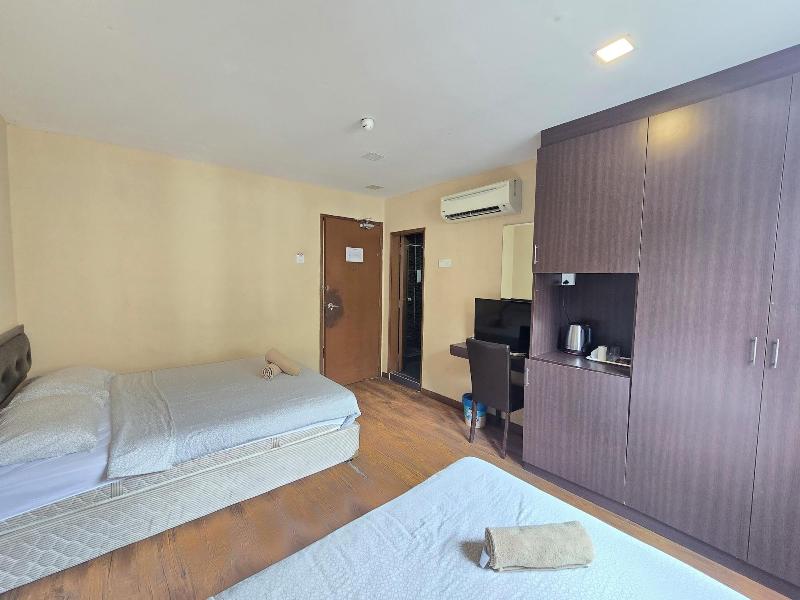 Fast Hotel Melaka By Zuzu image