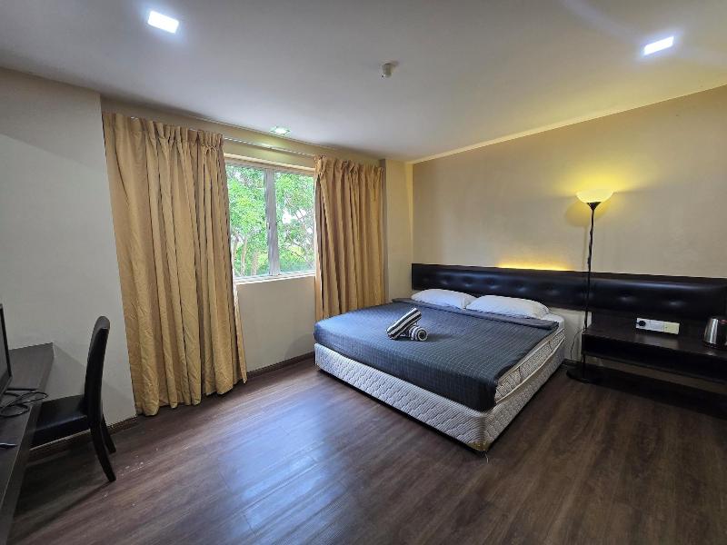 Fast Hotel Melaka By Zuzu image