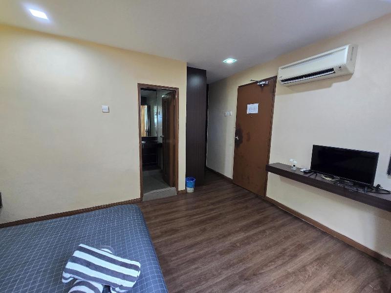 Fast Hotel Melaka By Zuzu image