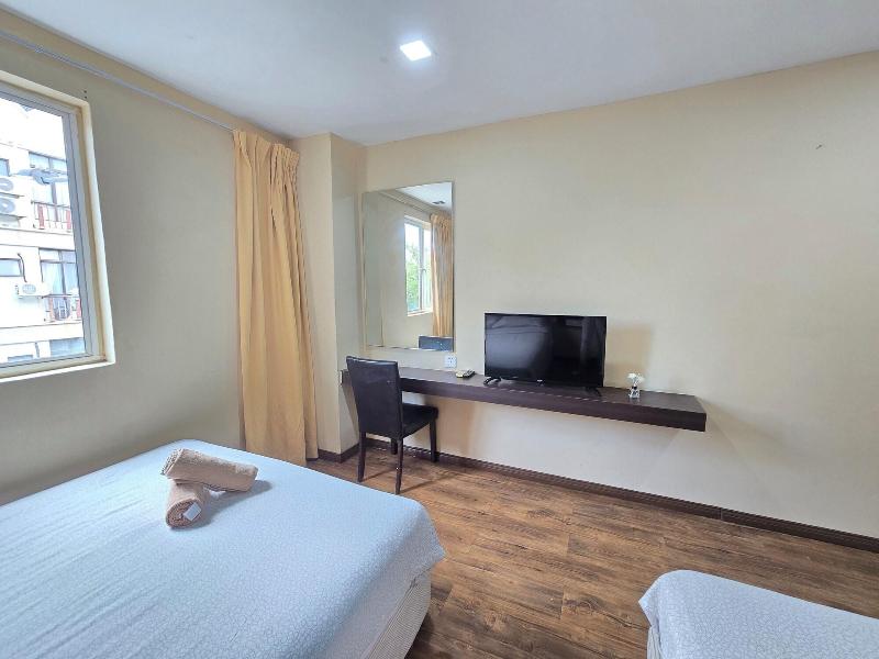 Fast Hotel Melaka By Zuzu image