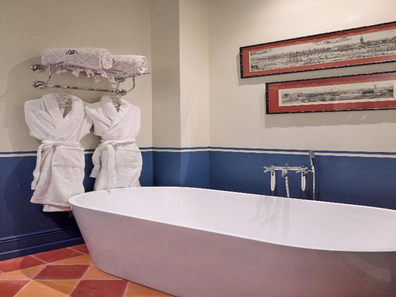 Cristine Bedfor Guest Houses Sevilla image