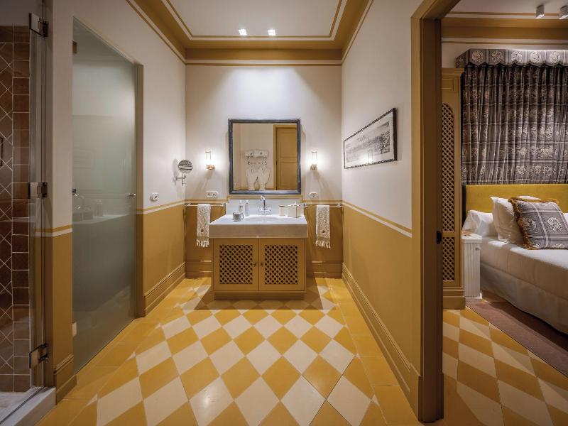 Cristine Bedfor Guest Houses Sevilla image