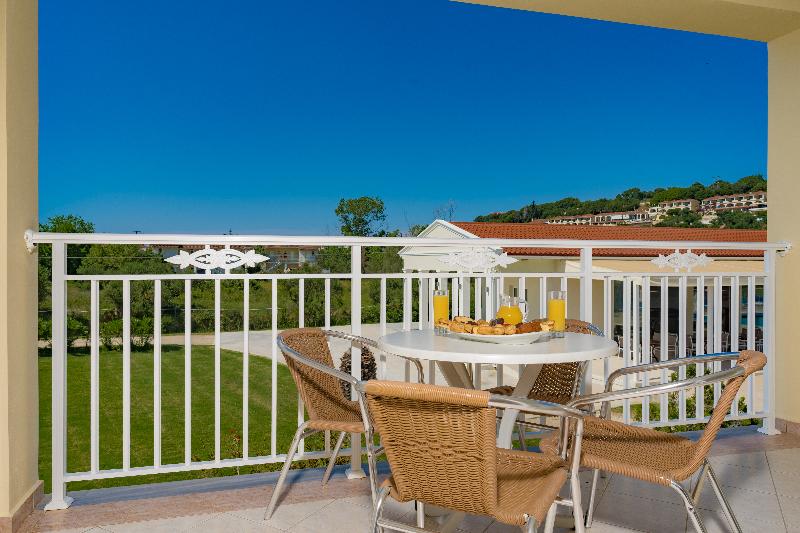 Manousis Aparthotel