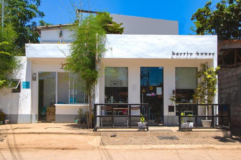 Hometel Barrio House Mactan By Zuzu