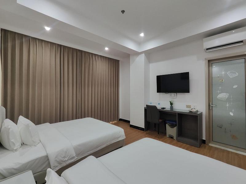 Mactan Grand Golden Hotel near Airport By Zuzu image