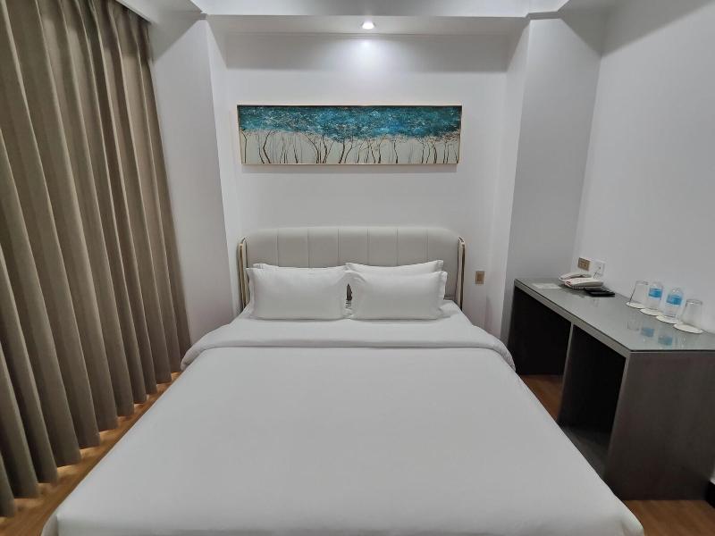 Mactan Grand Golden Hotel near Airport By Zuzu image
