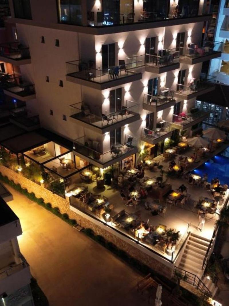 Avenue Hotel