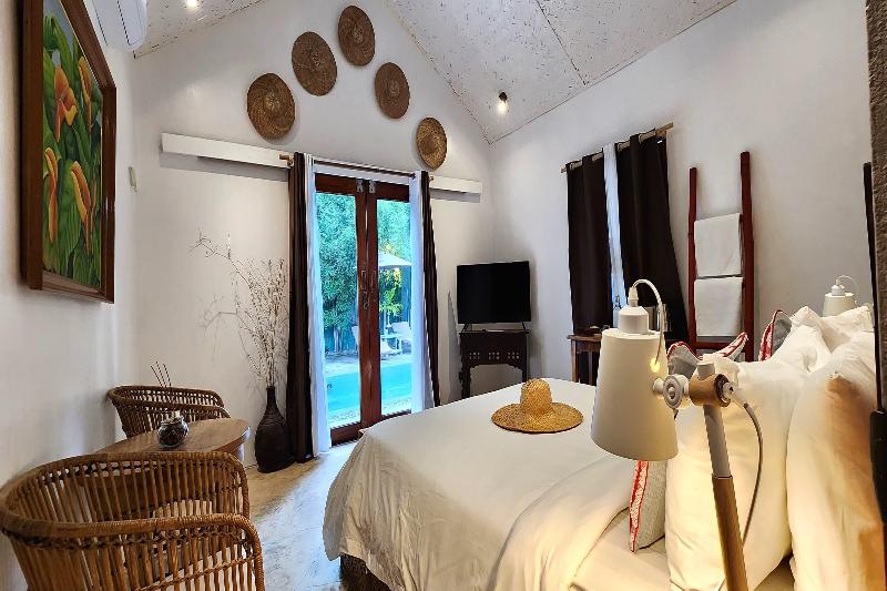 Sirom Beach House By Zuzu image