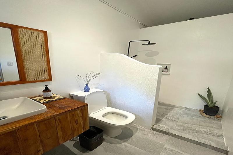 Sirom Beach House By Zuzu image