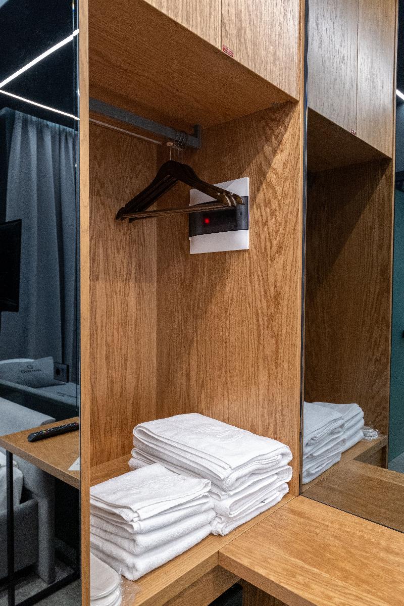 Gest Hotel image