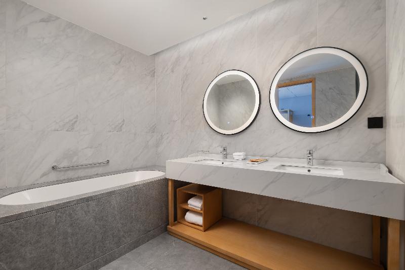 Hilton Garden Inn Danzhou Yangpu image