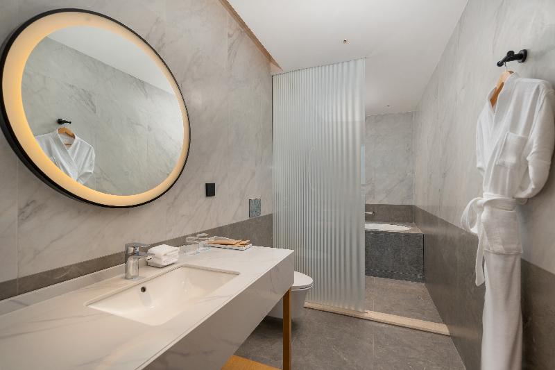 Hilton Garden Inn Danzhou Yangpu image