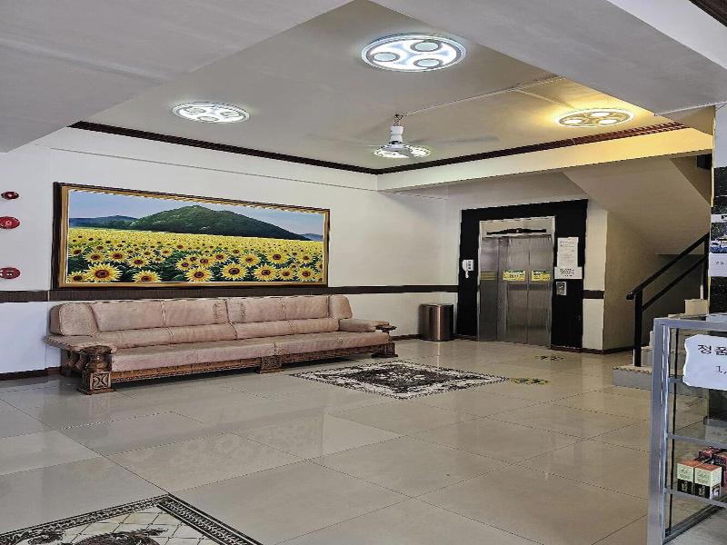 Aimor Condotel near SM City Clark image