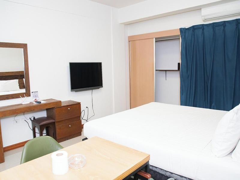 Aimor Condotel near SM City Clark image