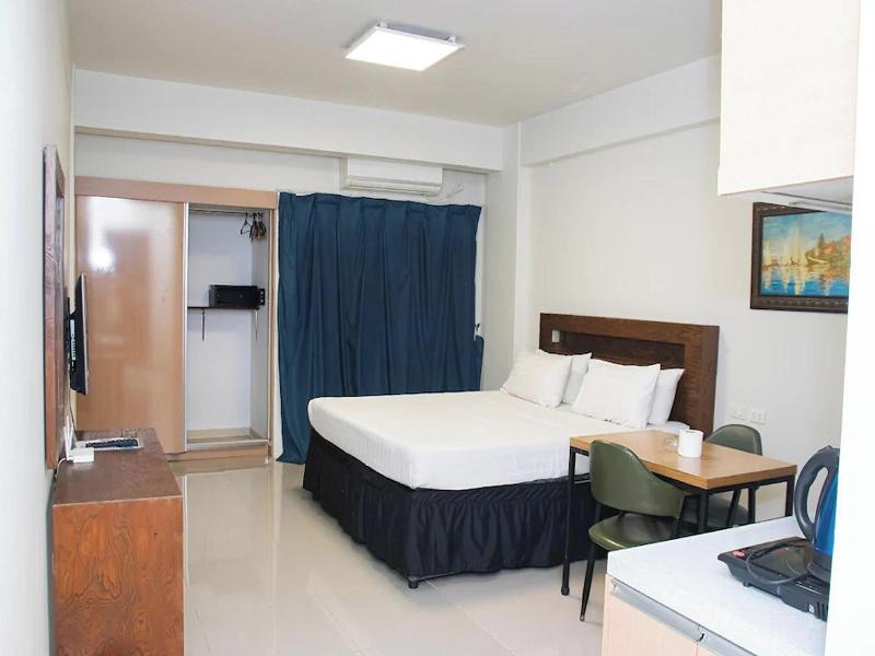 Aimor Condotel near SM City Clark image
