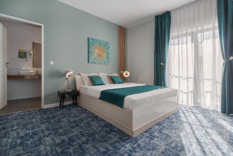 Aria Boutique image