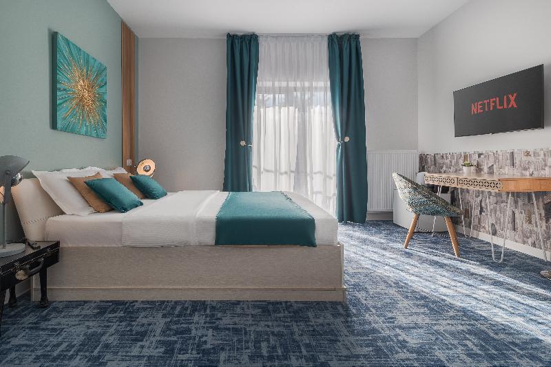 Aria Boutique image