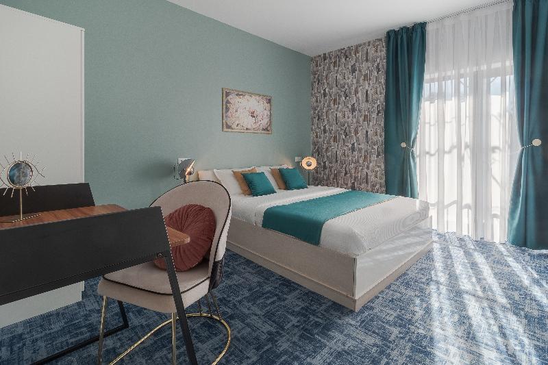 Aria Boutique image