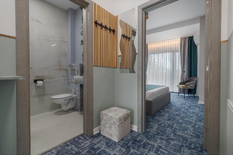 Aria Boutique image
