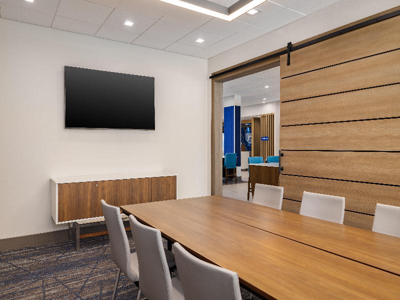 Holiday Inn Express & Suites Nacogdoches Southwest — photo 60
