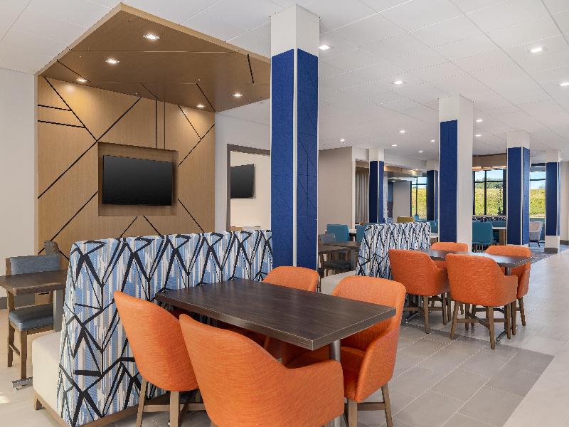 Holiday Inn Express & Suites Nacogdoches Southwest — photo 63