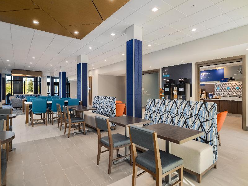 Holiday Inn Express & Suites Nacogdoches Southwest — photo 66