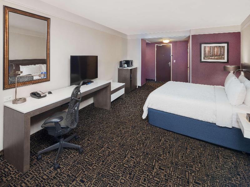 Hilton Garden Inn Montreal Centre-Ville image