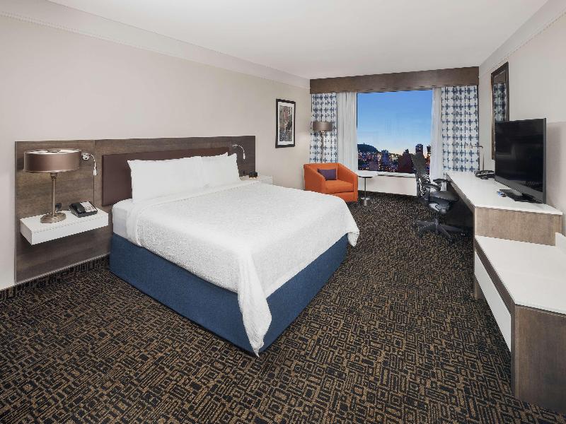 Hilton Garden Inn Montreal Centre-Ville image