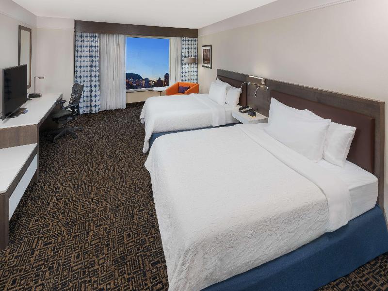 Hilton Garden Inn Montreal Centre-Ville image