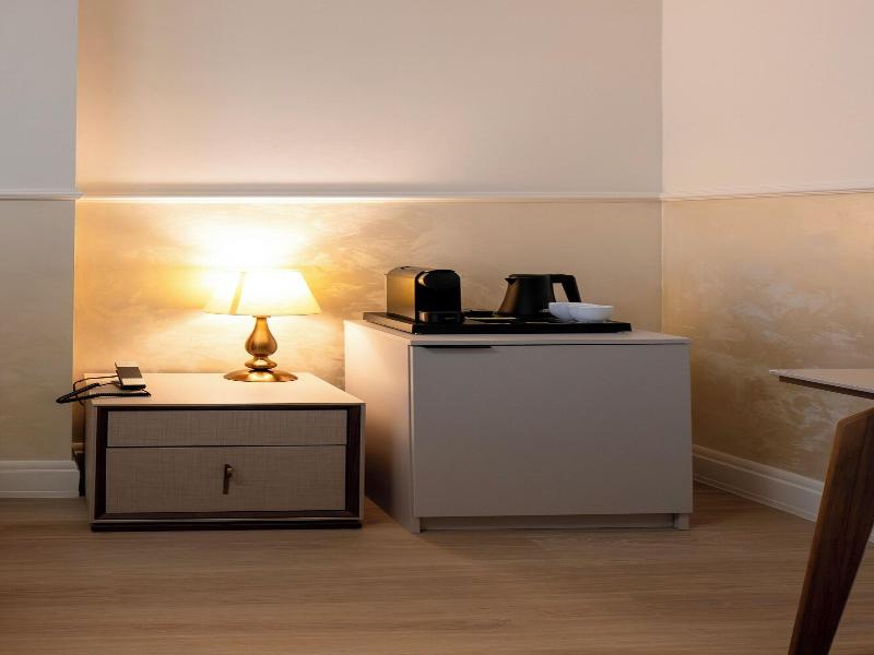 Le Blanc Cotroceni image