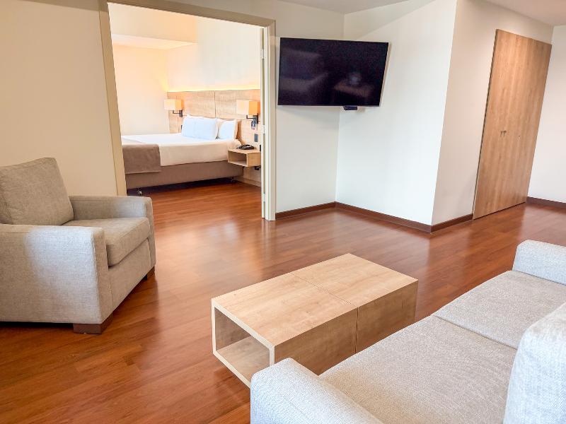 Clarion Suites Guatemala City image