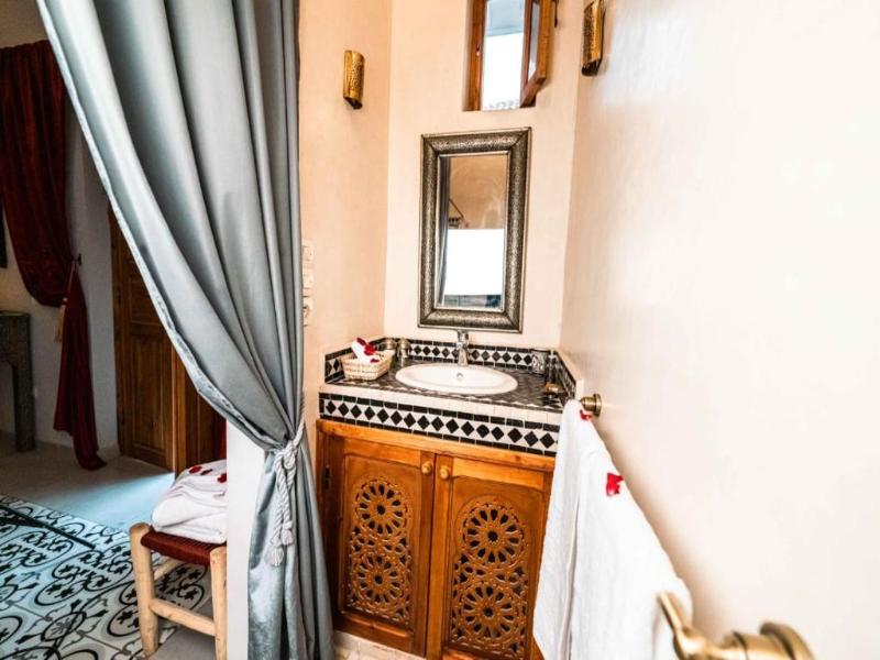Riad Kiyanjana image