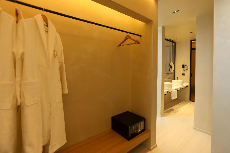 Sol Boutique Hotel image