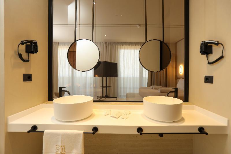 Sol Boutique Hotel image