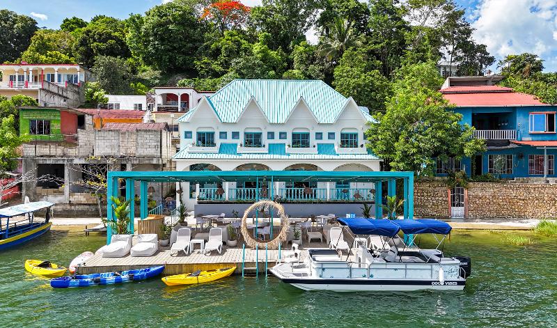 Adra Hostel Peten
