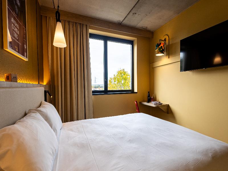Greet Hotel Reims Tinqueux image