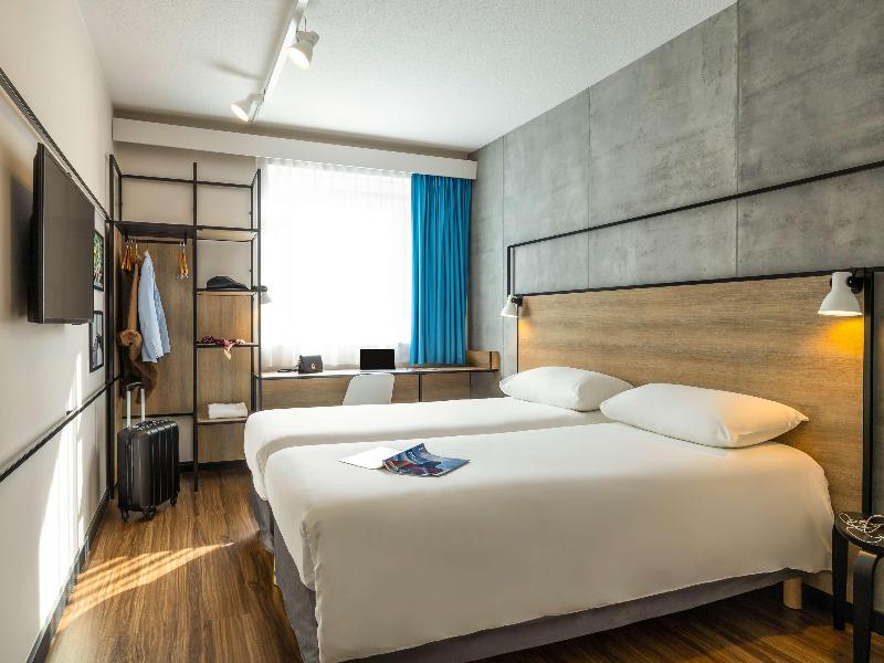 Ibis Bordeaux Nord Carbon Blanc image