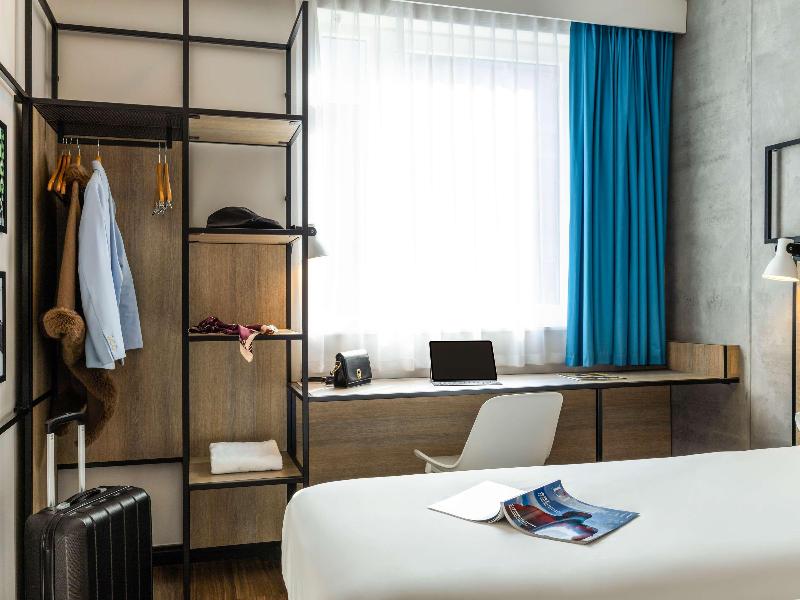 Ibis Bordeaux Nord Carbon Blanc image