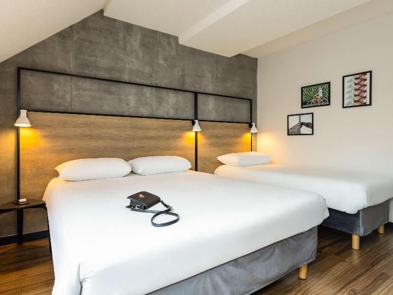 Ibis Bordeaux Nord Carbon Blanc image
