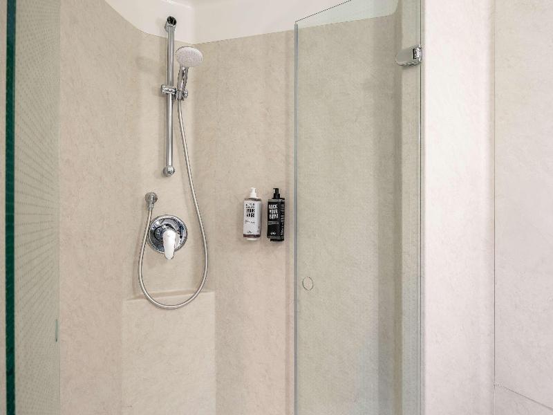 Ibis Bordeaux Nord Carbon Blanc image